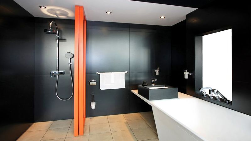 Bathroom Remodeling in Brandon, FL: Benefits of Shower Enclosures